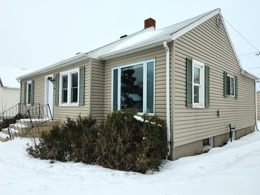 Photo of 910 11th Street, International Falls, MN 56649 (MLS # 7013147)