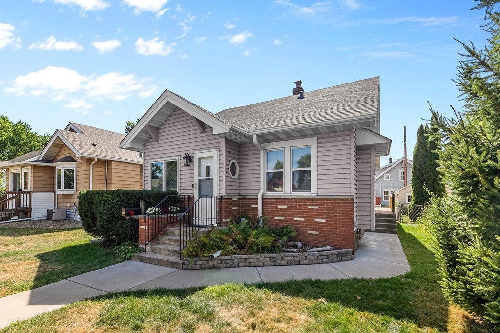 Photo of 1420 Taylor Avenue, Saint Paul, MN 55104 (MLS # 7131549)