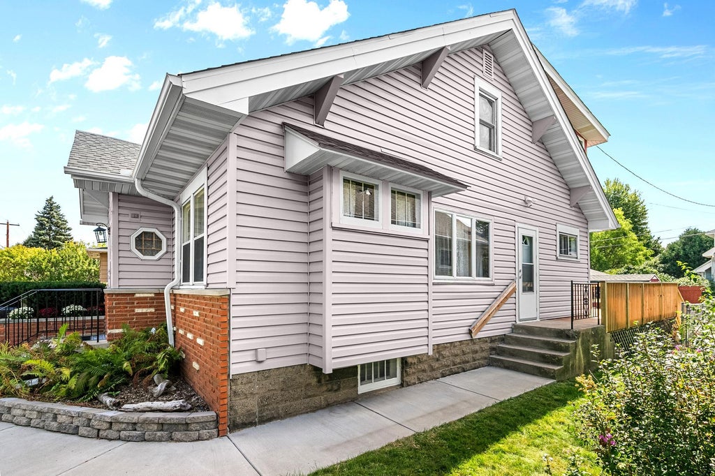 Photo of 1420 Taylor Avenue, Saint Paul, MN 55104 (MLS # 7131549)