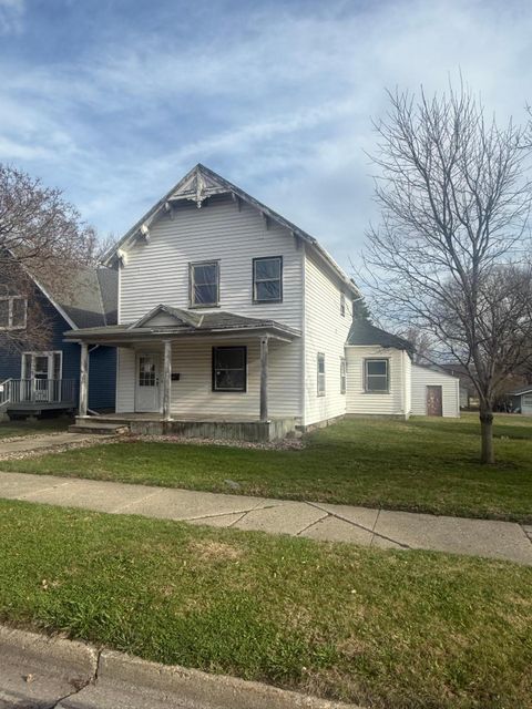 Photo of 505 E Chestnut Street, Redwood Falls, MN 56283 (MLS # 7055554)
