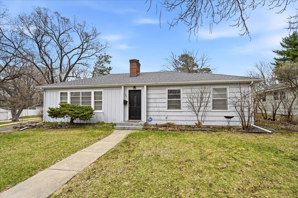 Photo of 1601 Maryland Avenue S, Saint Louis Park, MN 55426 (MLS # 6821436)