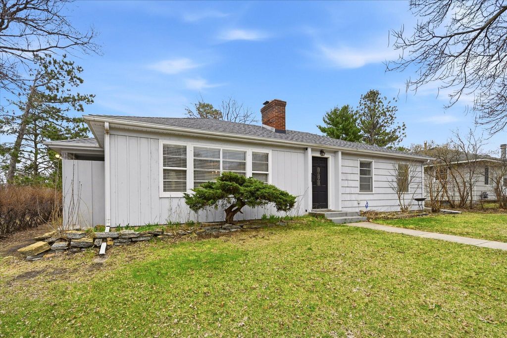 Photo of 1601 Maryland Avenue S, Saint Louis Park, MN 55426 (MLS # 6821436)