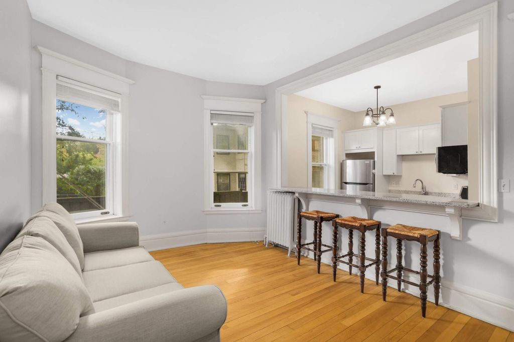 Photo of 579 Summit Avenue #105, Saint Paul, MN 55102 (MLS # 7041648)