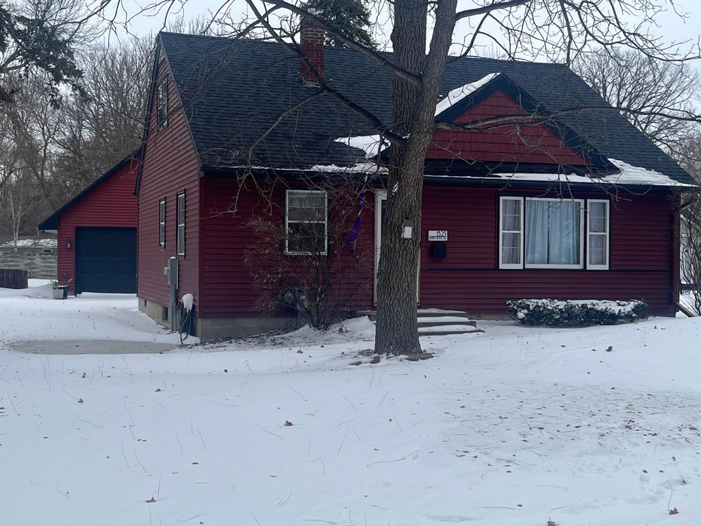 Photo of 1323 Kandiyohi Avenue SW, Willmar, MN 56201 (MLS # 7003245)