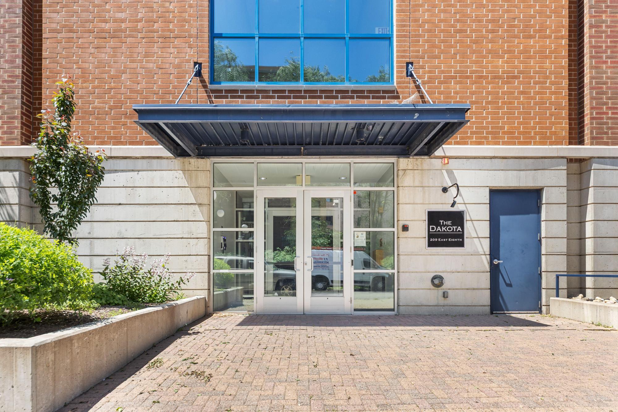 209 8th Street E 305