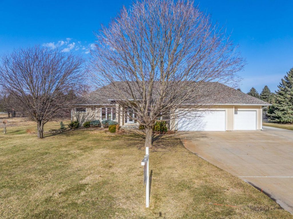 Photo of 2631 Hawk Hill Lane SW, Rochester, MN 55902 (MLS # 7028117)