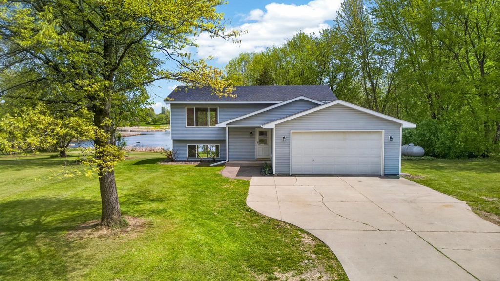 Photo of 33067 Nueman Trail, Lindstrom, MN 55045 (MLS # 7067118)