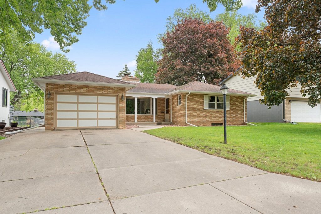 Photo of 26 W Sandra Lee Drive, Saint Paul, MN 55119 (MLS # 7069106)