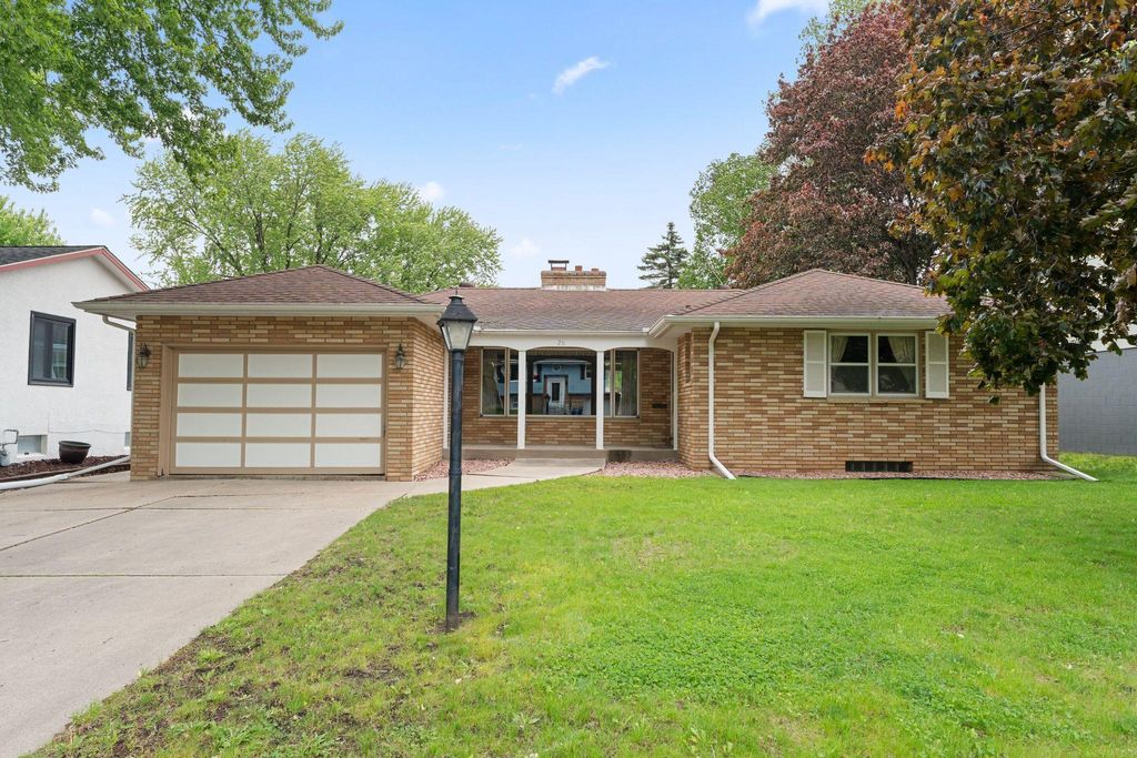 Photo of 26 W Sandra Lee Drive, Saint Paul, MN 55119 (MLS # 7069106)