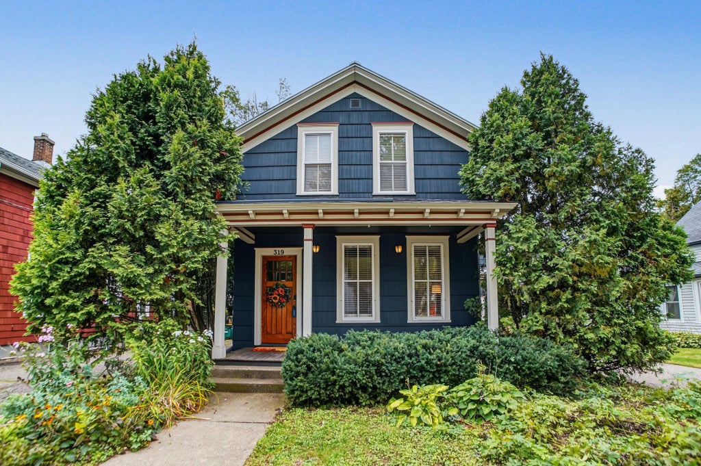 Photo of 319 Maple Street W, Stillwater, MN 55082 (MLS # 7149419)
