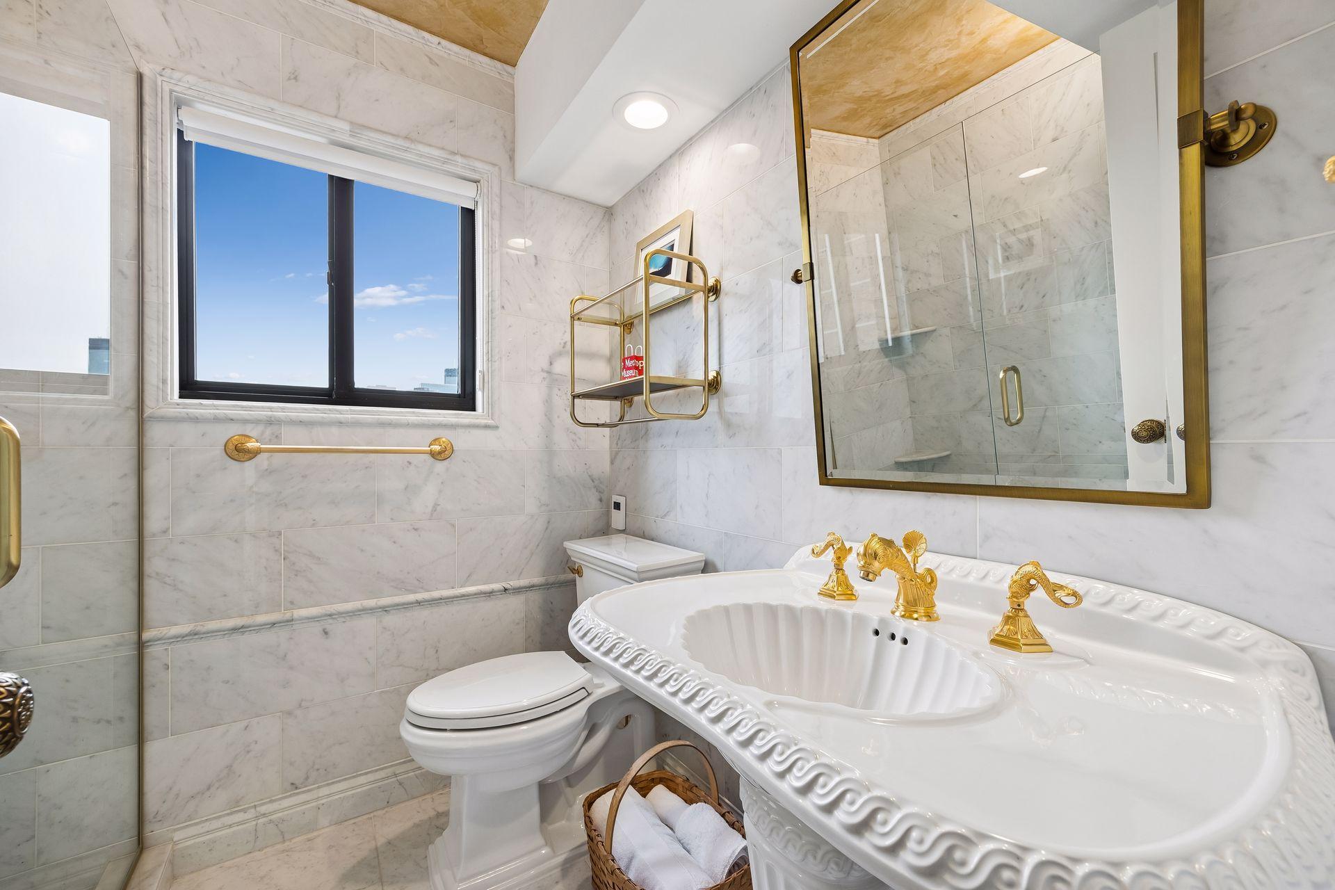 410 Groveland Avenue 404