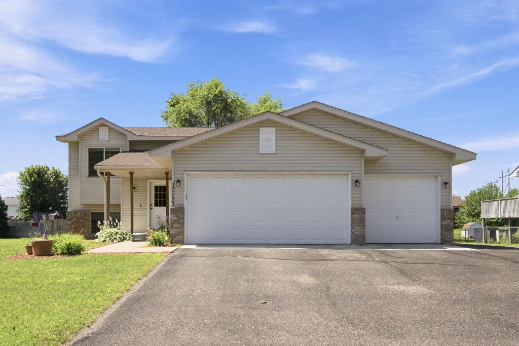 Photo of 10123 Park Place Drive, Monticello, MN 55362 (MLS # 7109192)