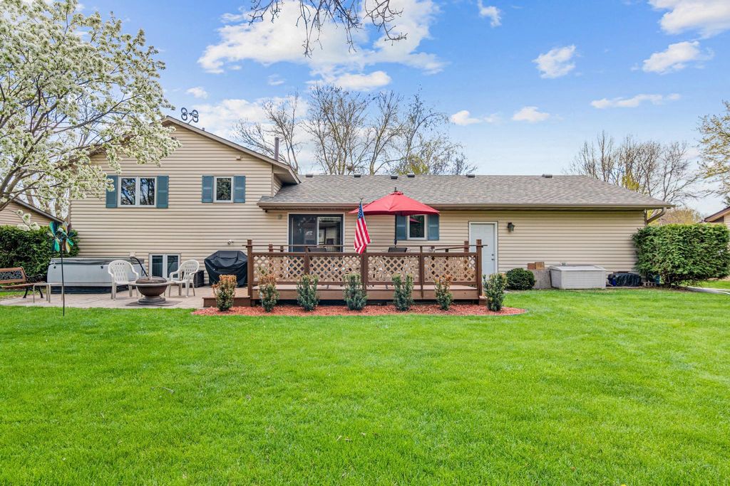 Photo of 9644 107th Avenue N, Maple Grove, MN 55369 (MLS # 7053039)