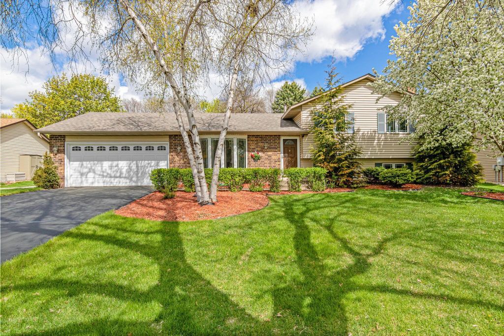 Photo of 9644 107th Avenue N, Maple Grove, MN 55369 (MLS # 7053039)