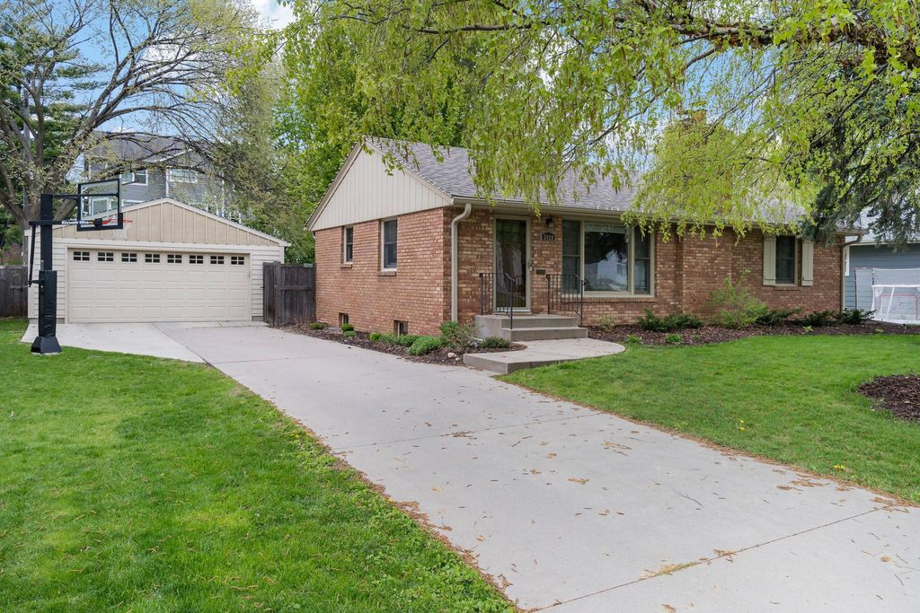 Photo of 5928 Chowen Avenue S, Edina, MN 55410 (MLS # 7069667)