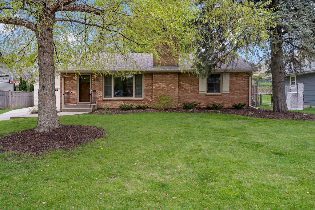 Photo of 5928 Chowen Avenue S, Edina, MN 55410 (MLS # 7069667)