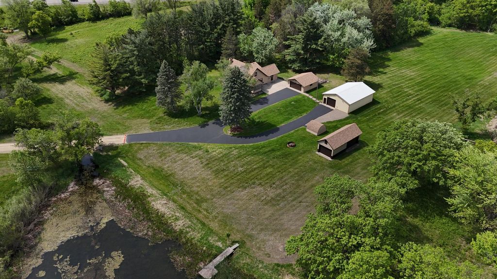 Photo of 2591 Carver Avenue E, Maplewood, MN 55119 (MLS # 6702970)