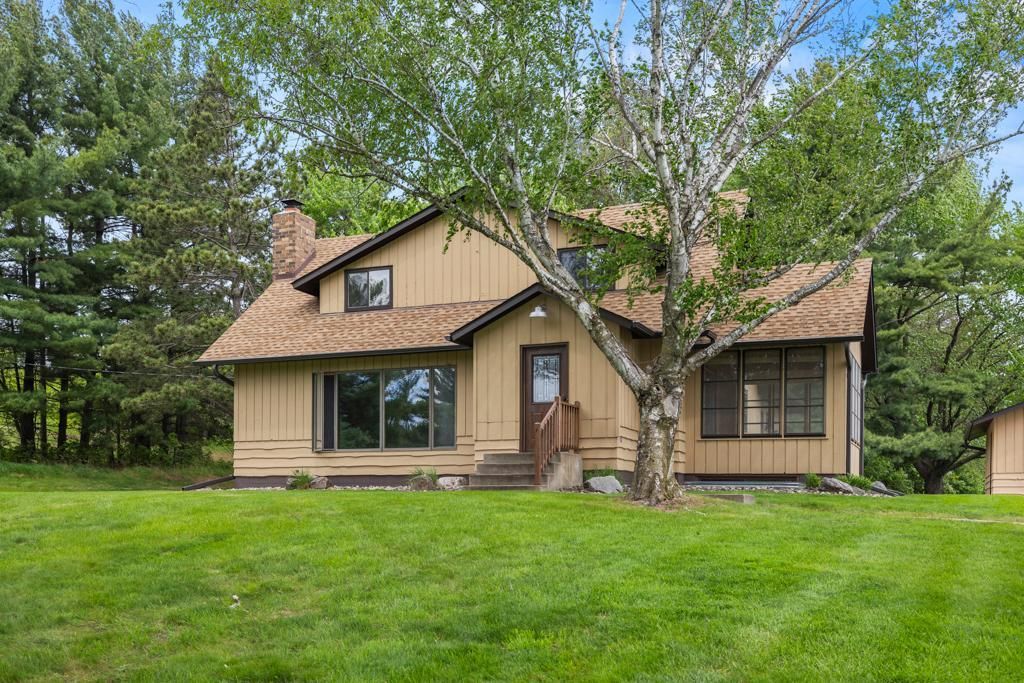 Photo of 2591 Carver Avenue E, Maplewood, MN 55119 (MLS # 6702970)