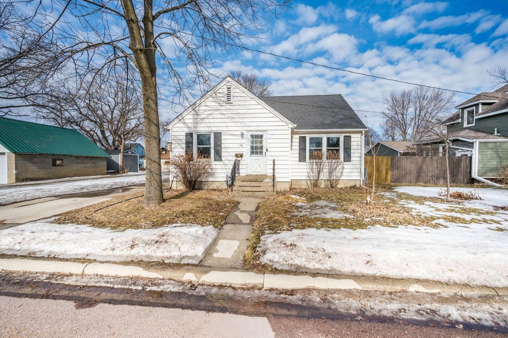 Photo of 101 W Bert Street, Lake Crystal, MN 56055 (MLS # 7021183)