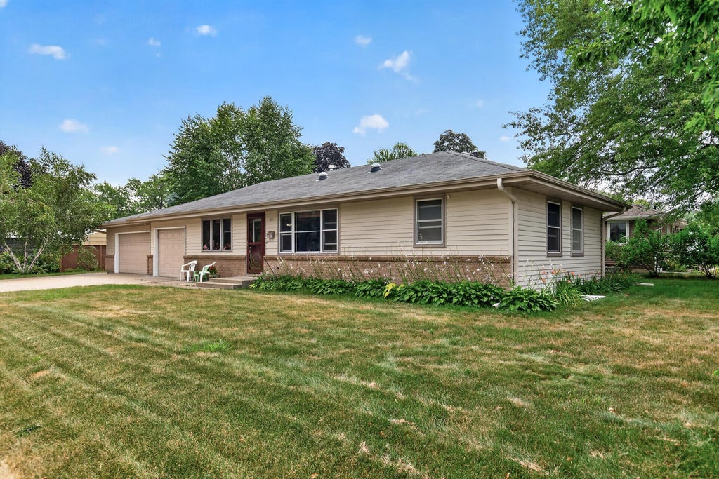 Photo of 1601 E 82nd Street, Bloomington, MN 55425 (MLS # 7119196)