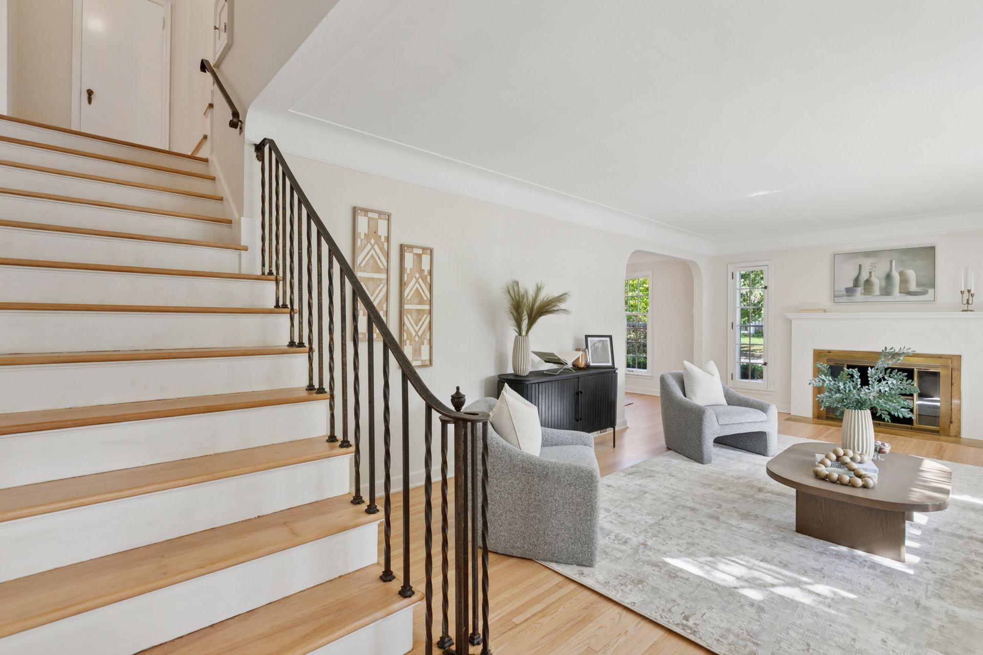 2668 Inglewood Avenue S