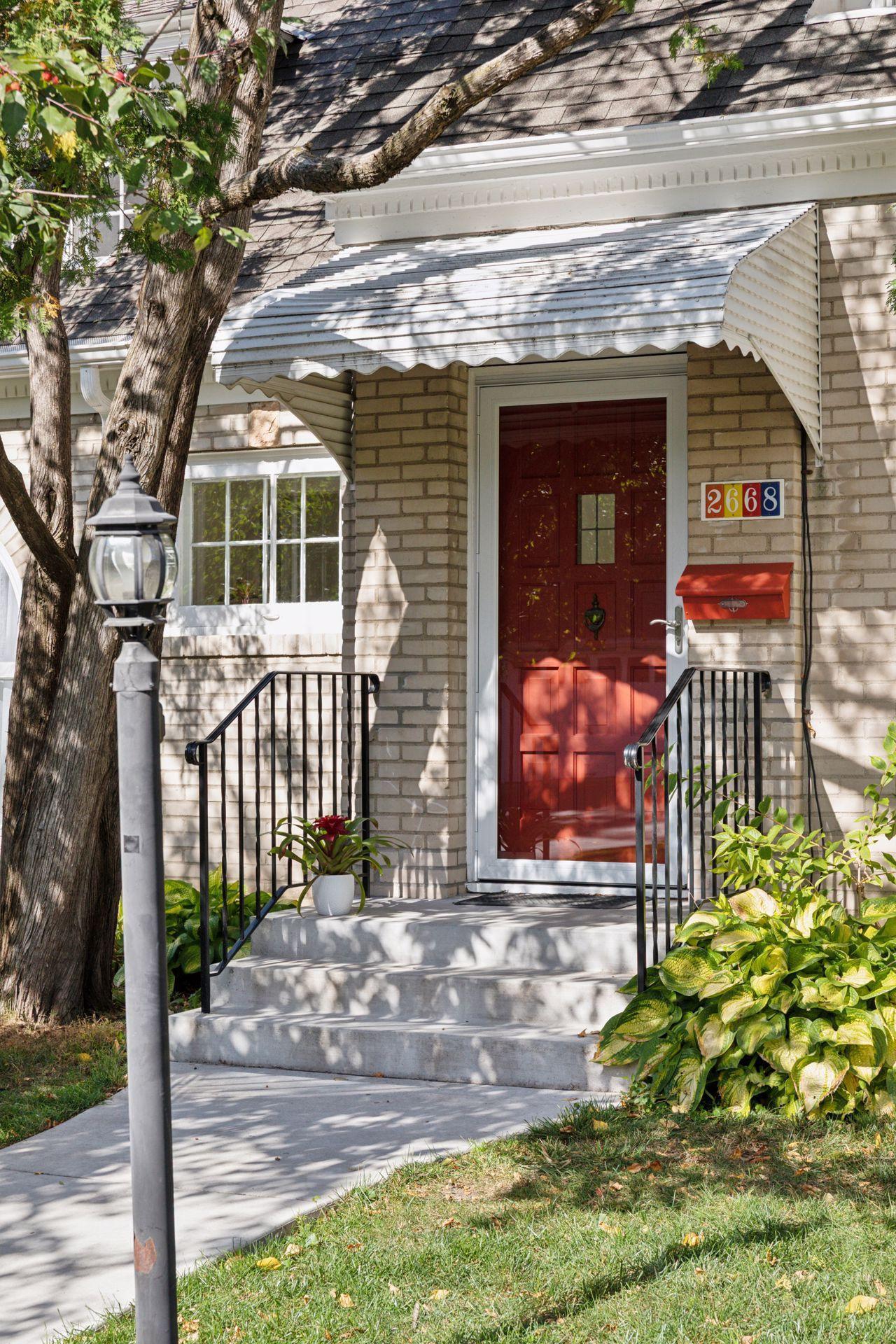 2668 Inglewood Avenue S