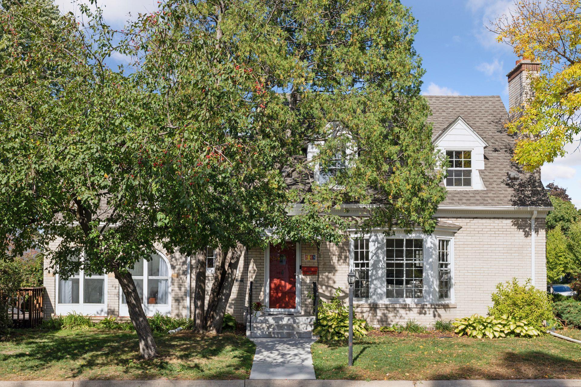 2668 Inglewood Avenue S