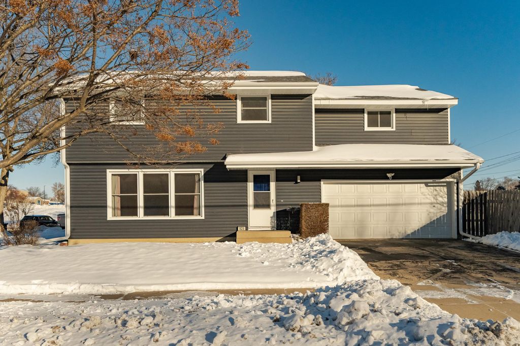 Photo of 825 Elton Hills Drive NW, Rochester, MN 55901 (MLS # 6824022)