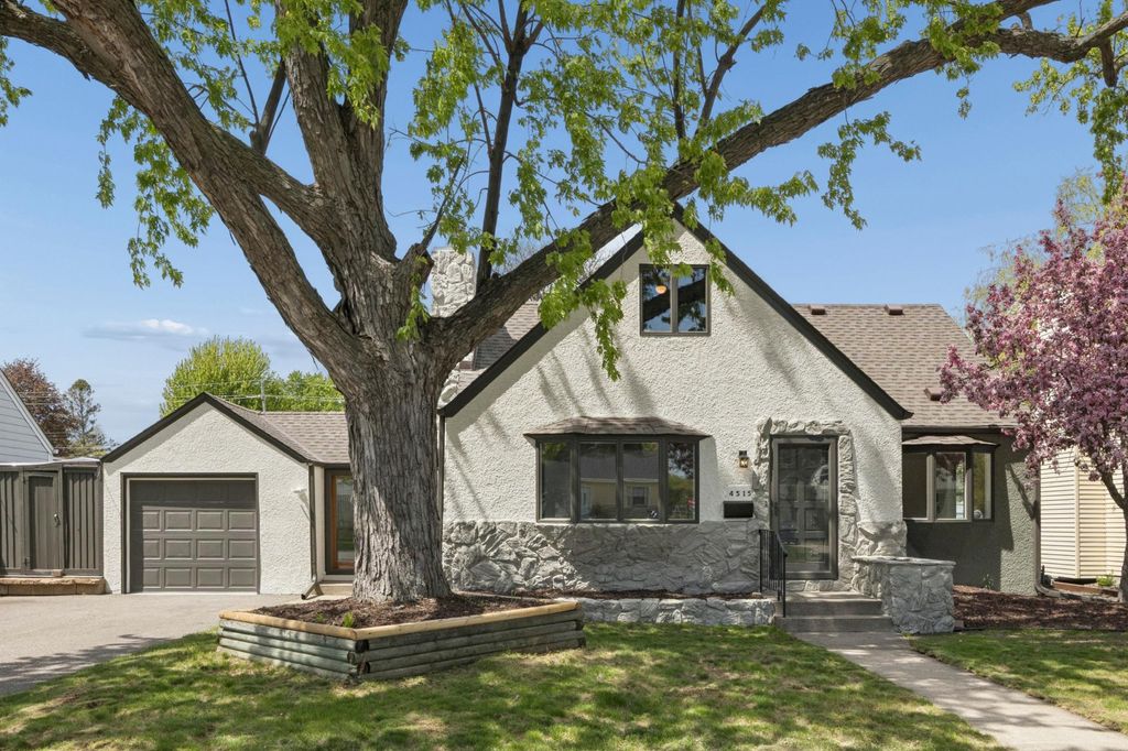 Photo of 4515 Welcome Avenue N, Crystal, MN 55422 (MLS # 7072544)