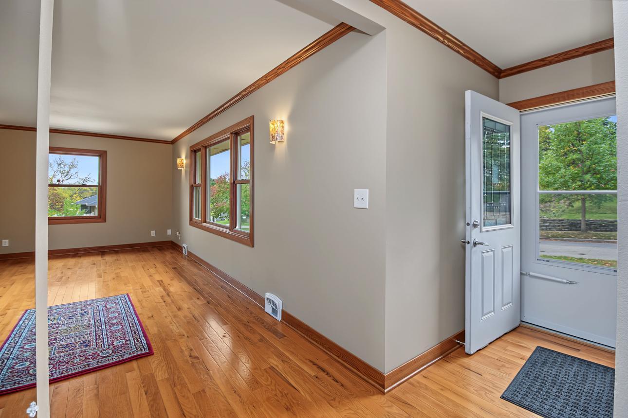 31 Belvidere Street E