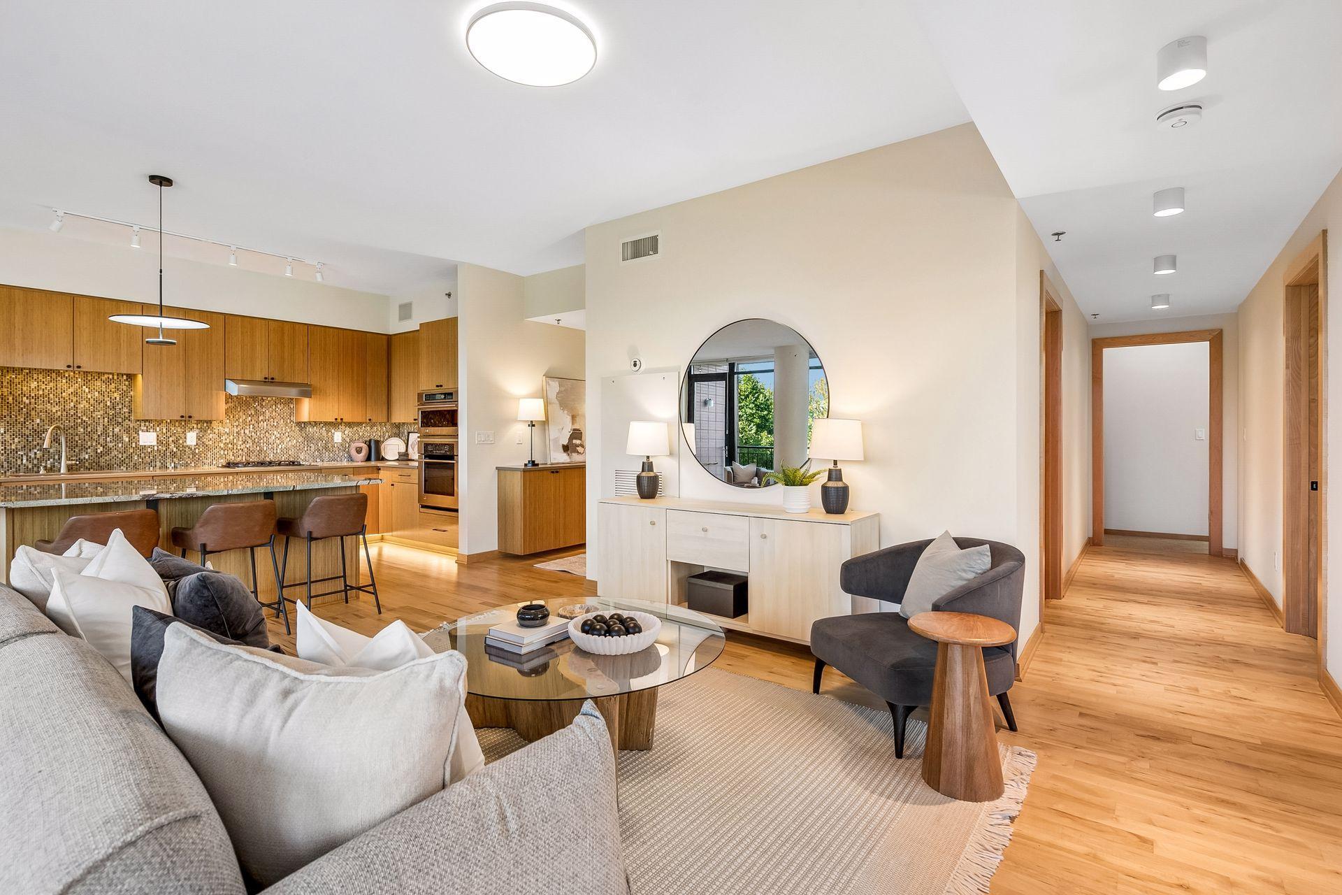 215 10th Avenue S 313