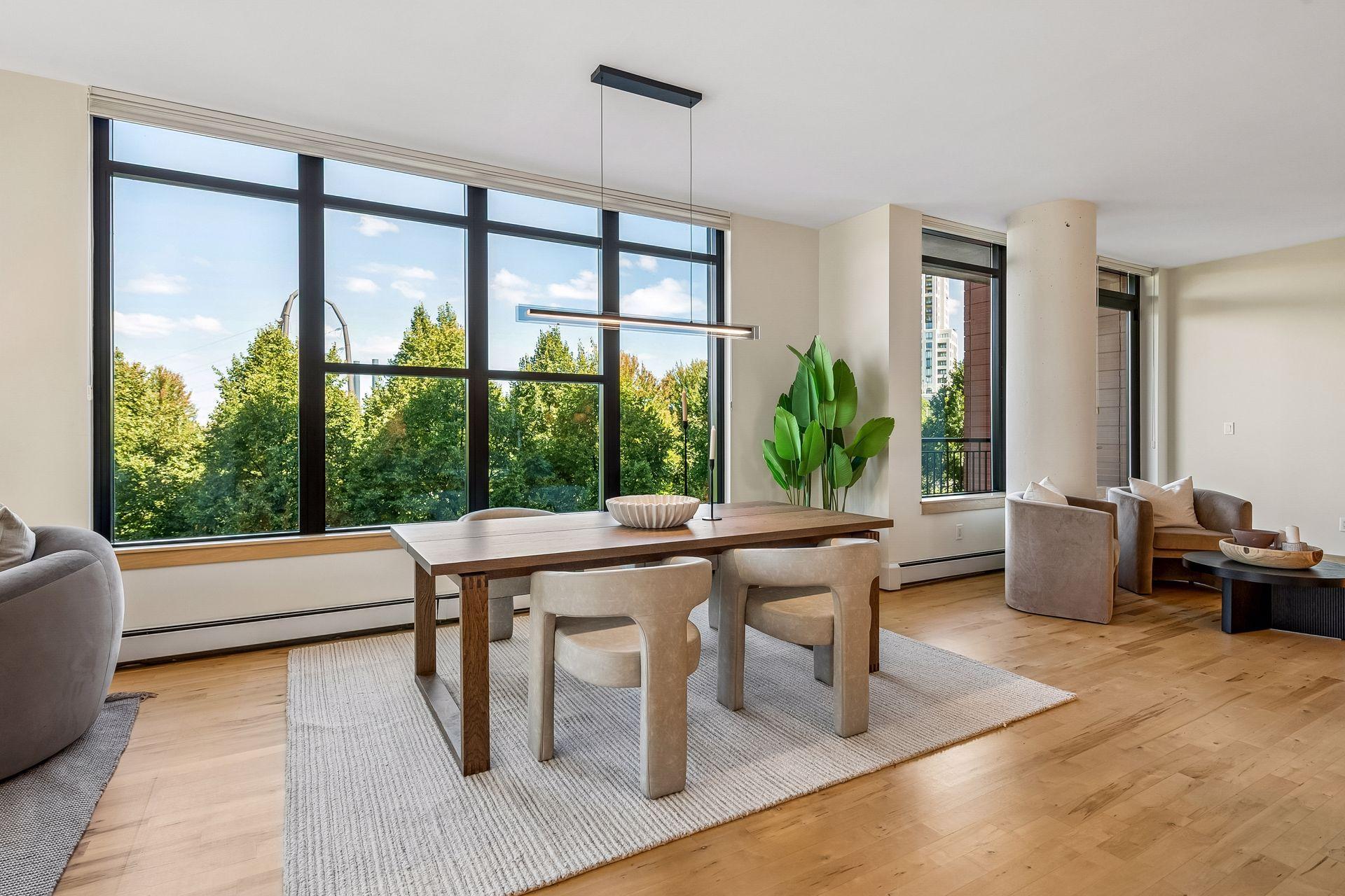 215 10th Avenue S 313