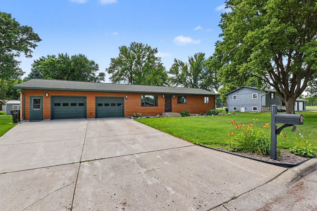 Photo of 804 6th Avenue SE, Pipestone, MN 56164 (MLS # 7106538)