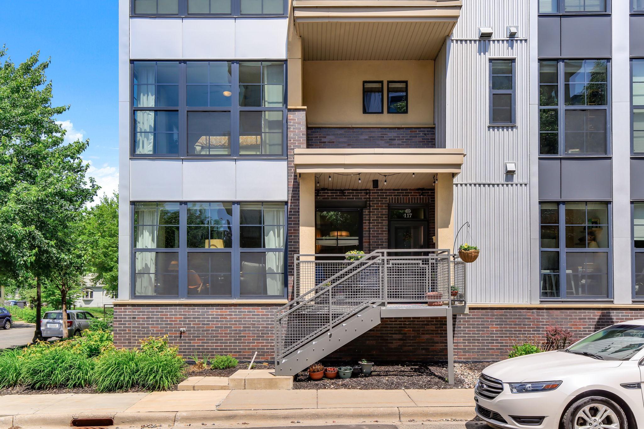 820 Emerald Street 117