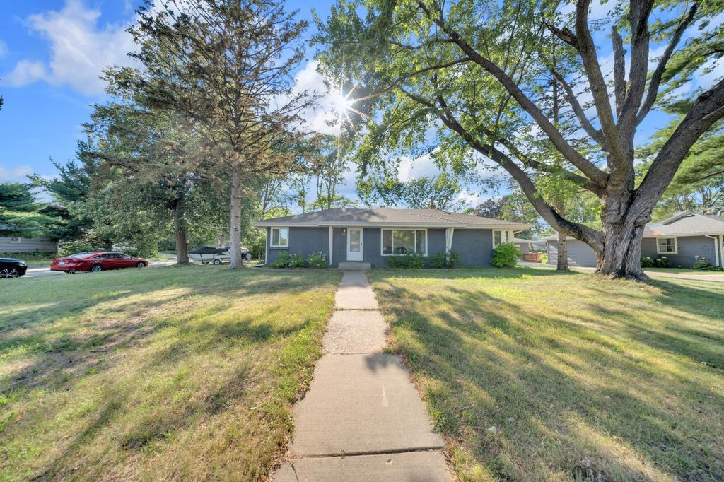 Photo of 2765 Merrill Street, Roseville, MN 55113 (MLS # 7115268)