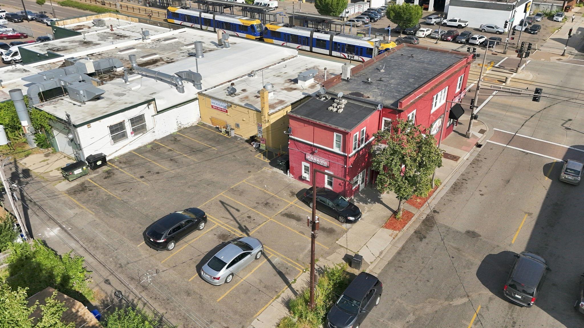 860 University Avenue W