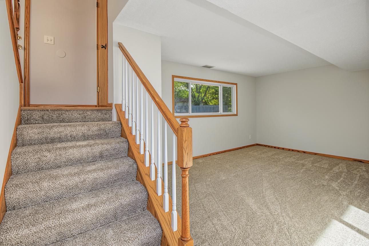 1381 Easter Lane