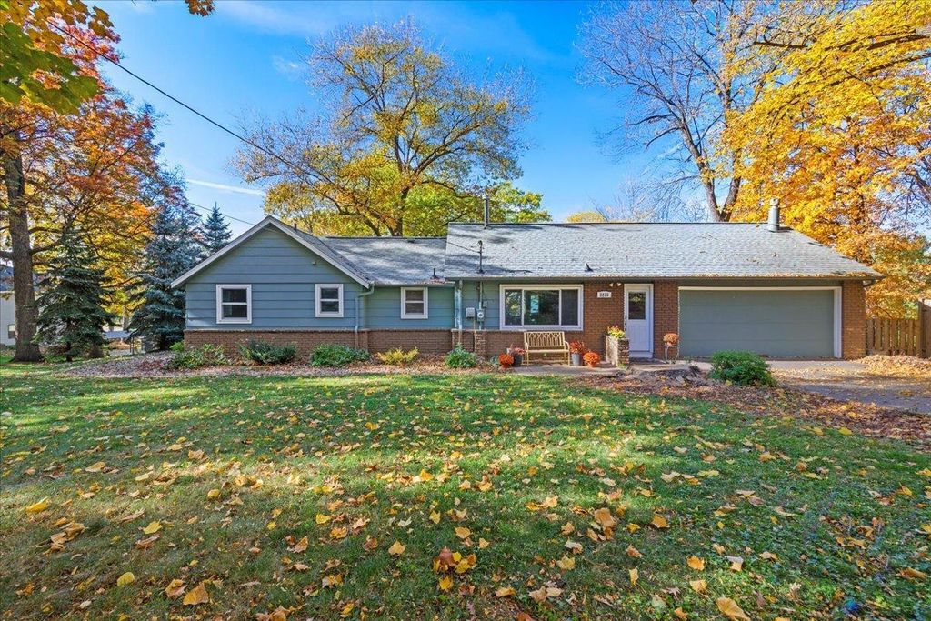 Photo of 2235 Kilmer Lane N, Plymouth, MN 55441 (MLS # 7062293)