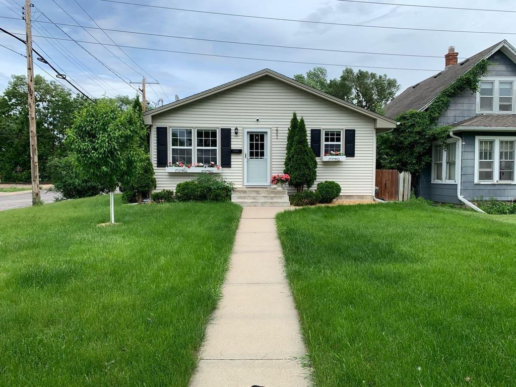 Photo of 2901 Brunswick Avenue S, Saint Louis Park, MN 55416 (MLS # 7054663)
