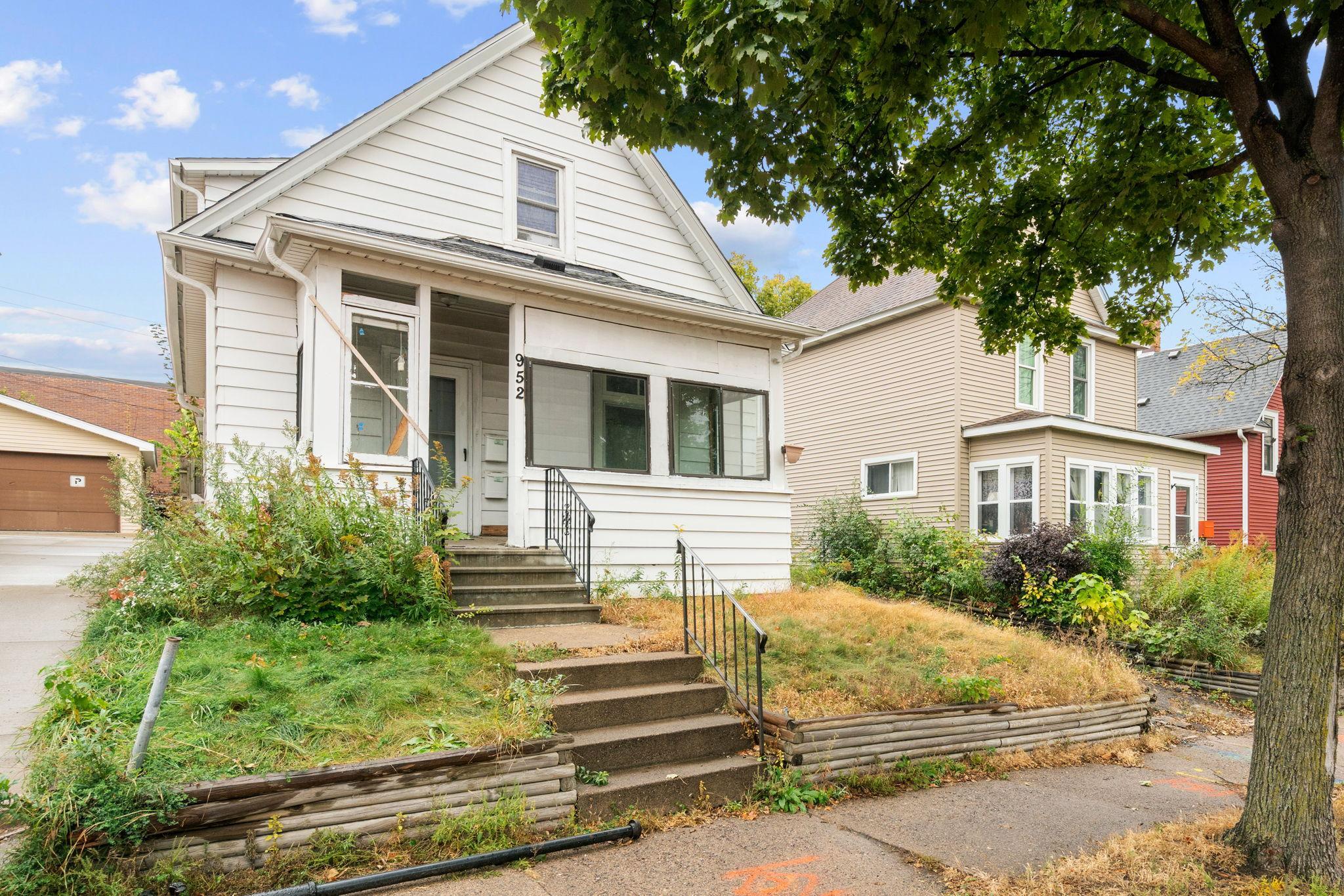 952 Western Avenue N