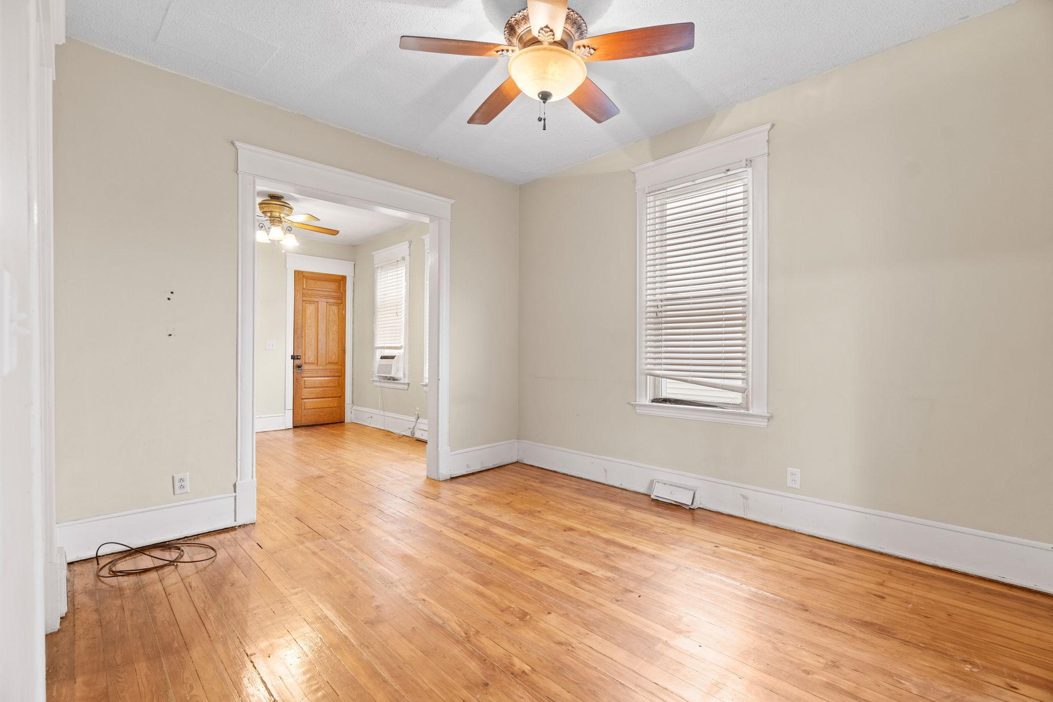 952 Western Avenue N