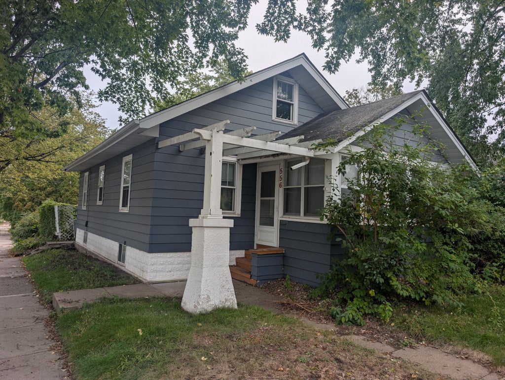 Photo of 556 11th Avenue N, South Saint Paul, MN 55075 (MLS # 7153939)