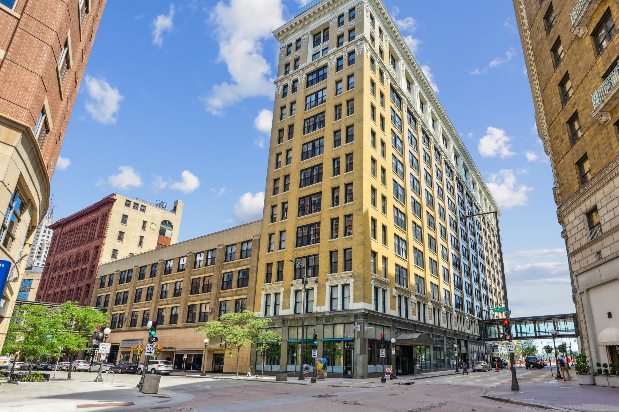 350 Saint Peter Street 1110