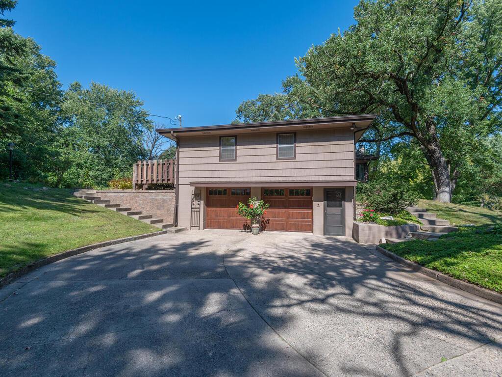 14900 Viewcrest Lane