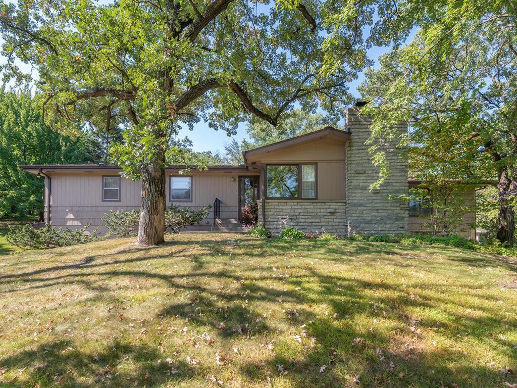 14900 Viewcrest Lane