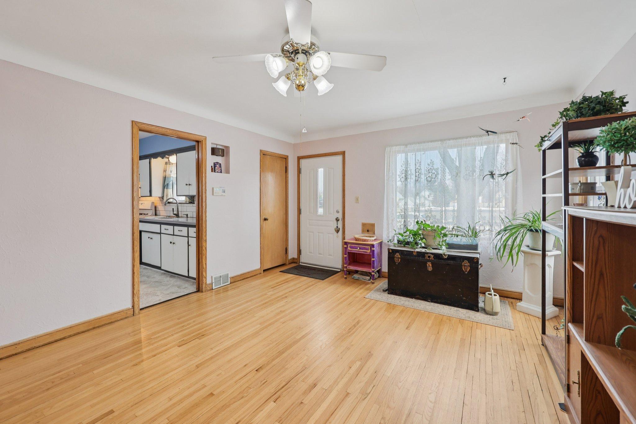 896 Jessamine Avenue E