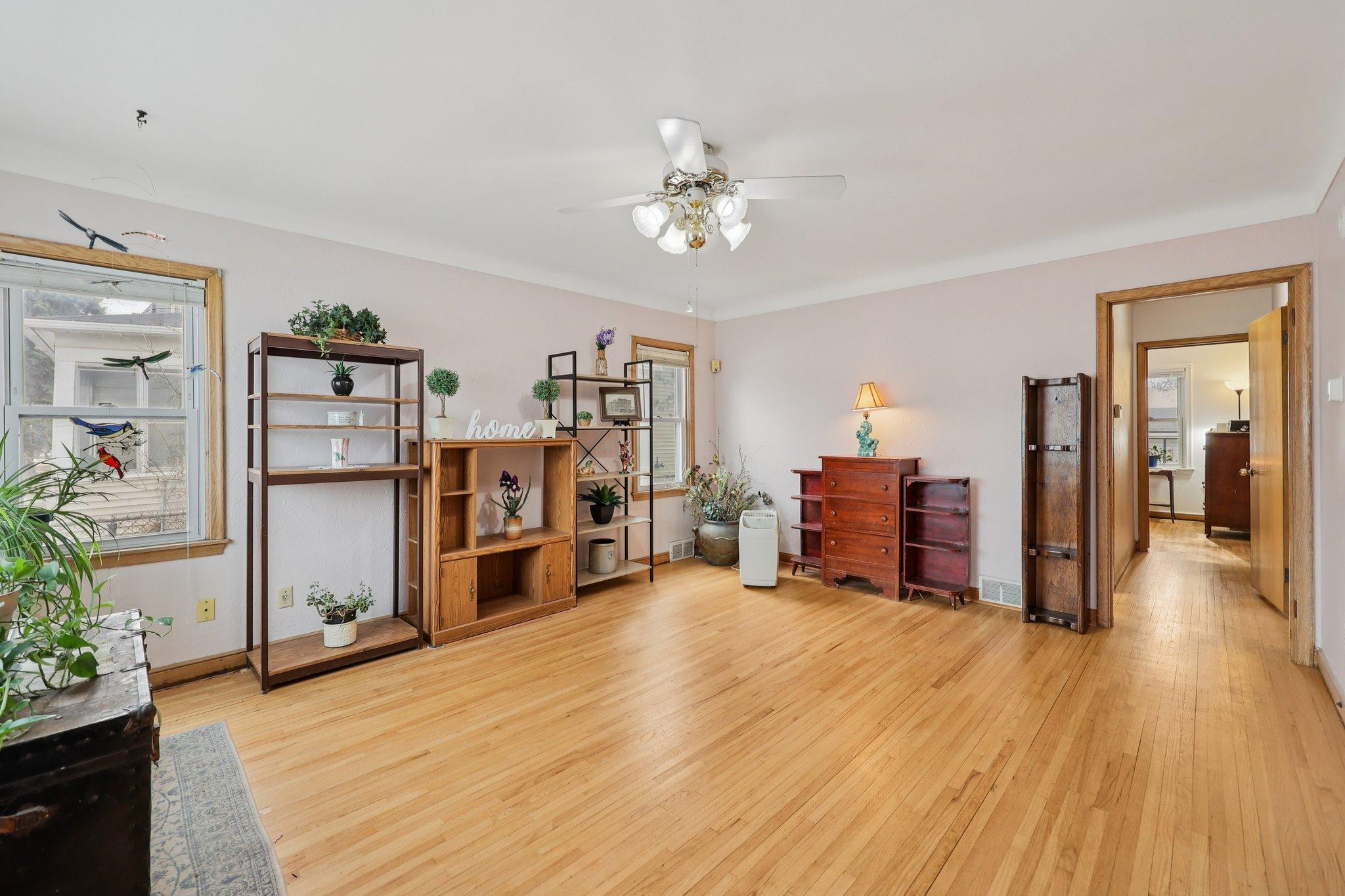 896 Jessamine Avenue E