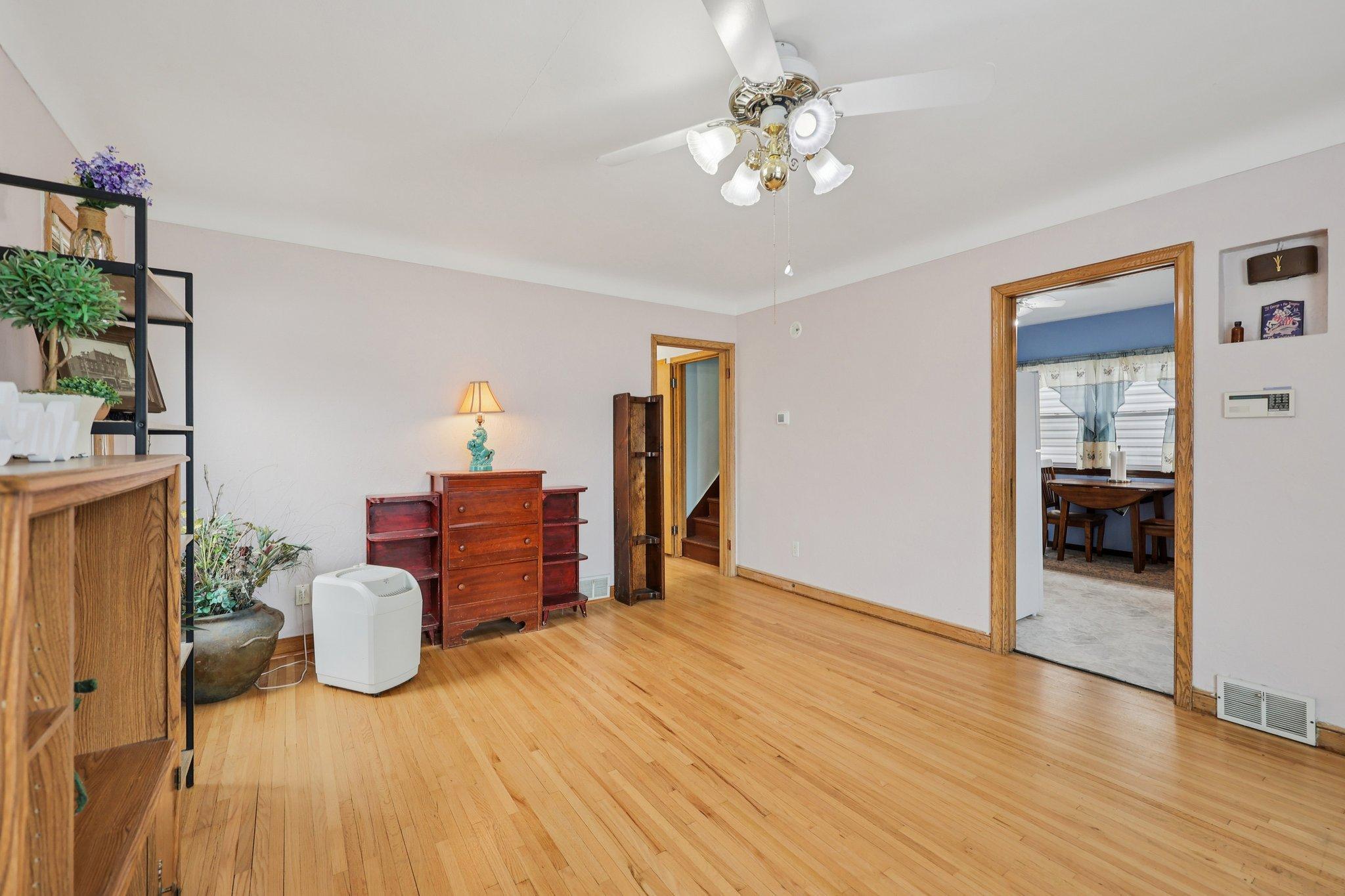 896 Jessamine Avenue E