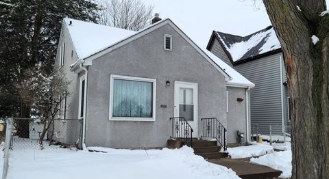 896 Jessamine Avenue E Saint Paul MN 55106