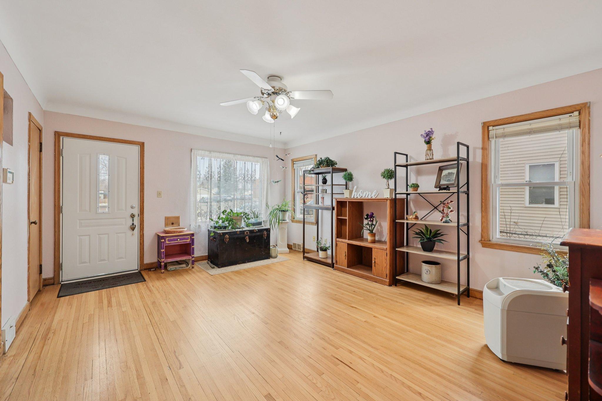 896 Jessamine Avenue E